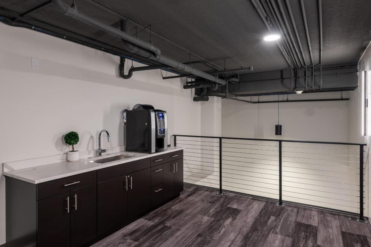 Flexhome Skywalk To Fiserv 1Br Apt U1 Milwaukee Exterior photo